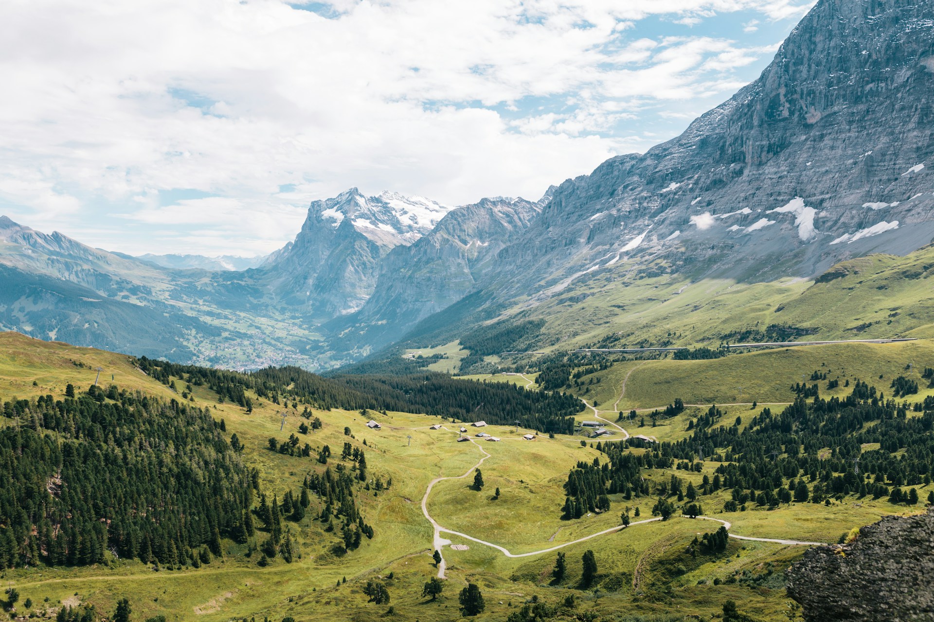 U.S. Issues Travel Advisory for Switzerland: Cautions Tourists in Alpine Hotspots