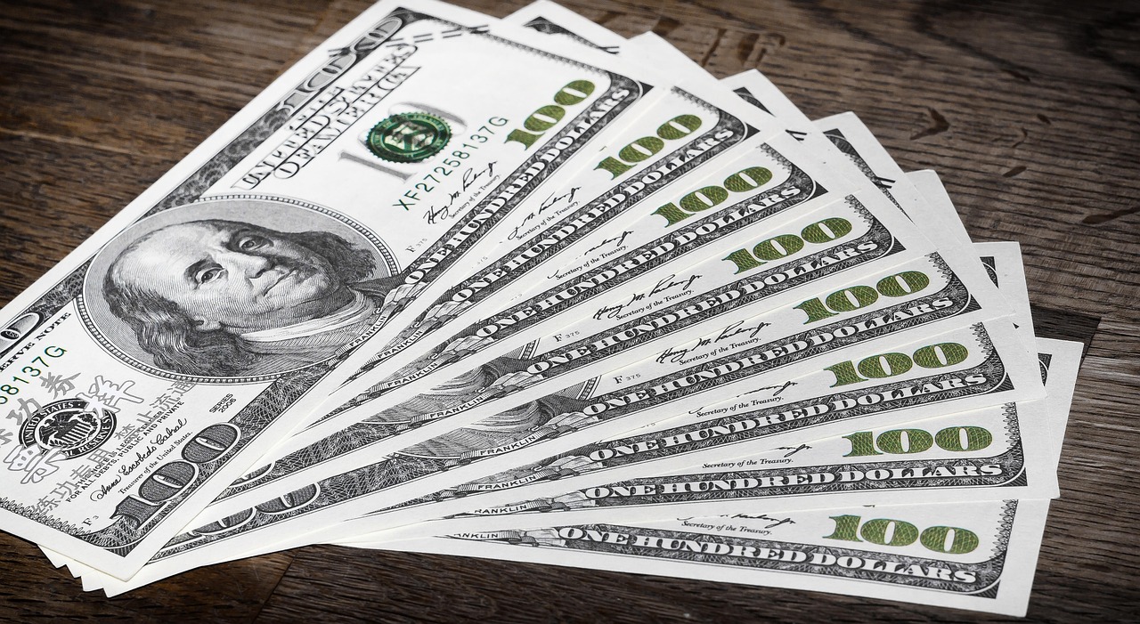 U.S. Interest Rates Hold Steady at 4.5% as Mortgage Activity Surges